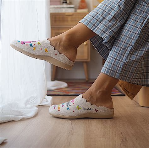 C Mo Elegir Las Zapatillas De Casa Para Pies Delicados