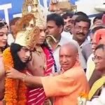 In chopper decorated as 'Pushpak Viman', 'Lord Ram' returns to Ayodhya - Nagpur Today : Nagpur News