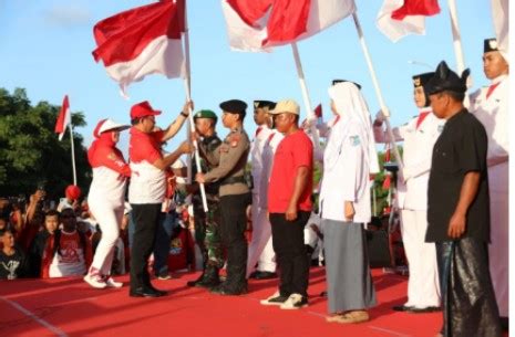 Kemendagri Sukses Gelar Pembagian Juta Bendera Merah Putih Di