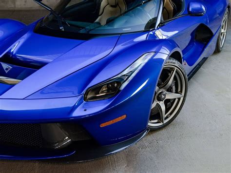 O Nico Ferrari Laferrari Azul Interior Bege Que Foi Fabricado Ser