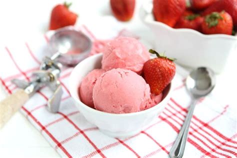 Strawberry Frozen Yogurt Recipe