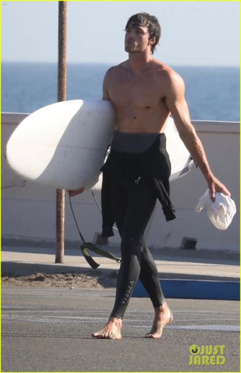 Jacob Elordi Bares His Abs After Surf Session In Malibu Photo 4495923 Shirtless Photos Just