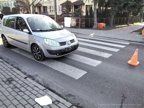 Wypadek na przejściu dla pieszych Jedna osoba w szpitalu zdjęcia