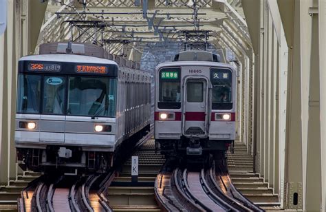 Subway Cars Series 03 Left Tokyo Metro Company And Series 10000