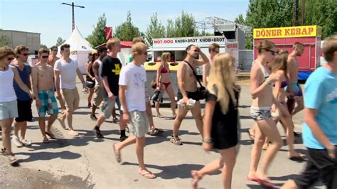 Cfnm Cmnm Enm NAKED MEN AND WOMEN MAKE A HEART ThisVid