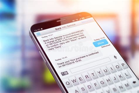 Mensaje De Texto De Sms App En La Pantalla Del Smartphone Stock De