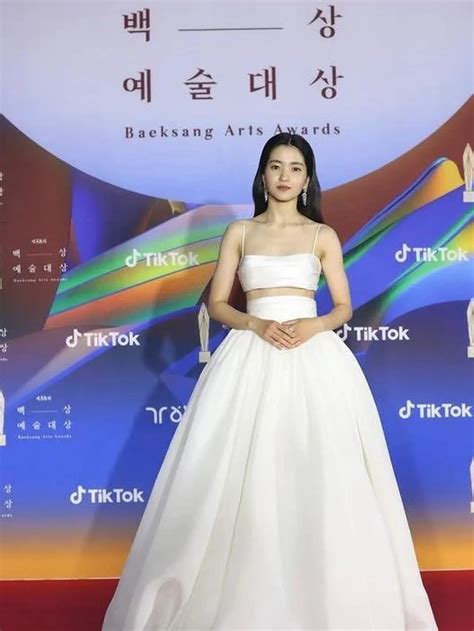 Aktris Korea Kenakan Makeup Korean Look Di Baeksang Arts Awards