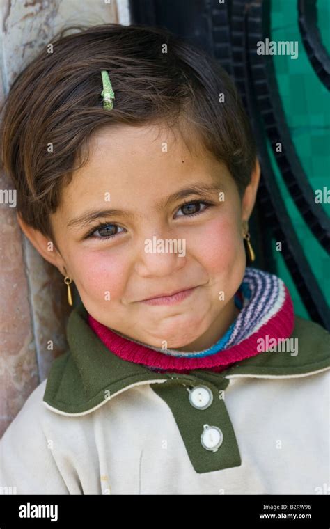 Local Smiling Girl Hi Res Stock Photography And Images Alamy