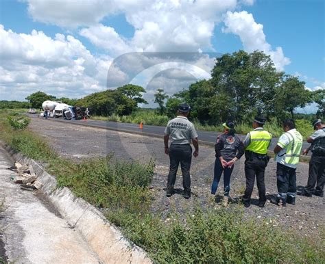 Volcadura De Pipa Con Gas Propano Paraliza Autopista La Tinaja