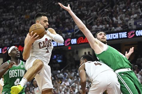 Nba Celtics Hold Off Donovan Mitchell Less Cavs For 3 1 Edge Gma