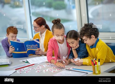 Schulkinder Im Vorschulalter Fotos Und Bildmaterial In Hoher