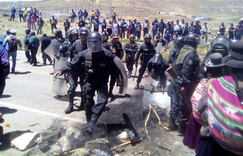 Policía Desbloquea Vía Juliaca Cusco Tomada Por Pobladores Puneños