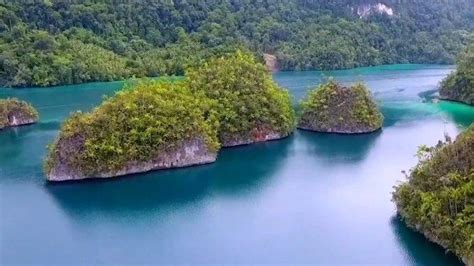 Wisata Papua Barat Cantiknya Kolam Sisir Di Kaimana Miliki Air Biru