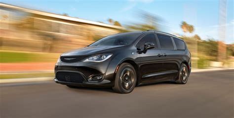 4 Features to Love in the 2020 Chrysler Pacifica Red S Edition