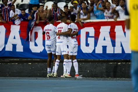 Bahia triunfa contra o Botafogo e vai à vice liderança do Brasileirão