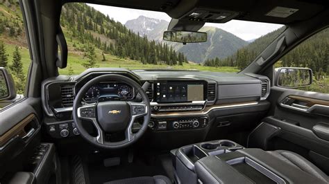 The 2022 Chevy Silverado’s New Interior Is a Massive Leap Over the ...