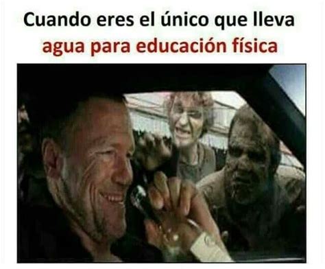 Cuando eres el único que lleva agua para educación física Memes