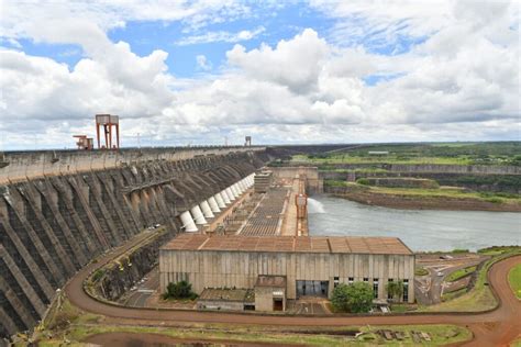 Producción acumulada de Itaipú llegó a 70 millones de MWH Economia