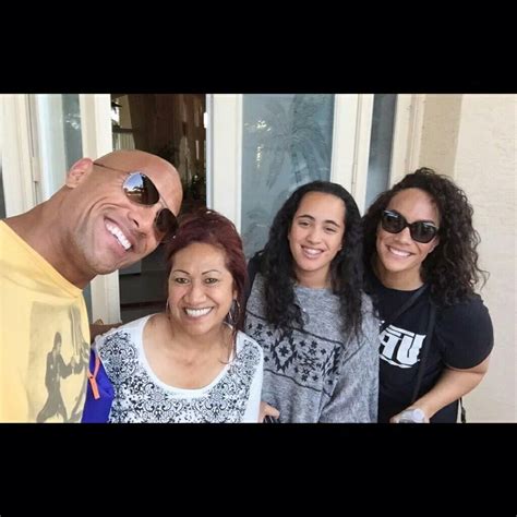 Nia Jax, Dwayne "The Rock" Johnson, His Daughter, Mom The Rock Dwayne ...