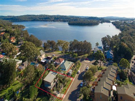 2 Lindley Avenue Narrabeen Nsw 2101 Property Details