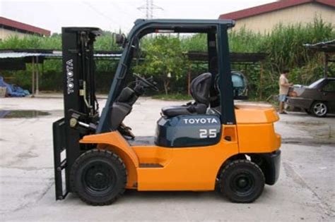 Toyota 2 5 Ton Diesel 3 Stage Container Mast To 4 M Diesel Forklift Forklifts Machinery For Sale