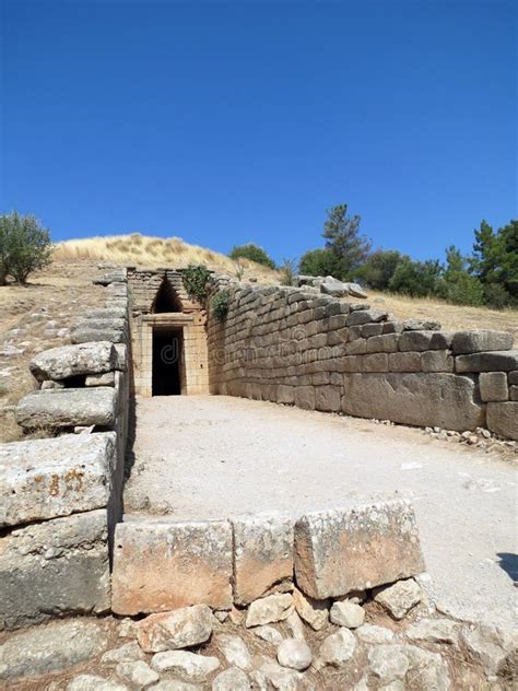 Tomb of Agamemnon in Mycenae Stock Photo - Image of greece, atreus ...