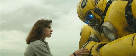 Bumblebee movie review & film summary (2018) | Roger Ebert