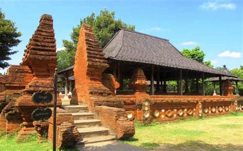 Ritual Sakral Pembacaan Babad Cirebon Pemikat Wisatawan Ke Jawa Barat