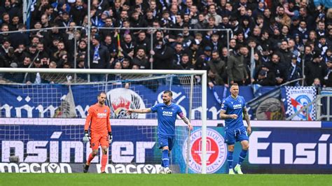 Vorlesung Gemischt Destillieren Fu Ball Dunkel Gelehrter Leeren