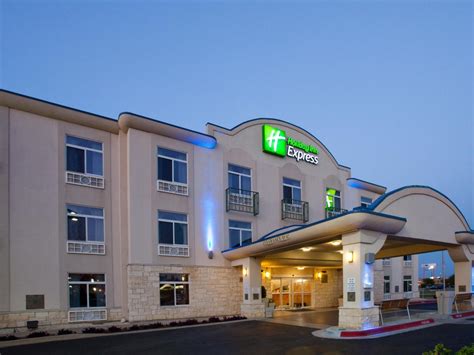 Holiday Inn Express & Suites Bastrop | Bastrop, TX 78602