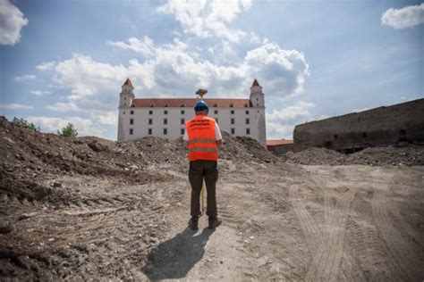 Výskum na Bratislavskom hrade Fotka 1 z 8 SITA sk