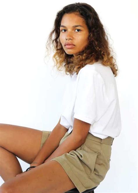 Hot Sexy Helena Howard Bikini Pics