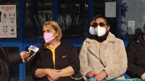 ADDETTI ALLE PULIZIE OSPEDALE DI LOCRI INCATENATI PER PROTESTA YouTube