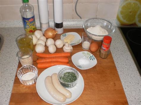 Bratwurst Pilz Ragout Mit B Hmischen Kn Deln Rezept Kochbar De