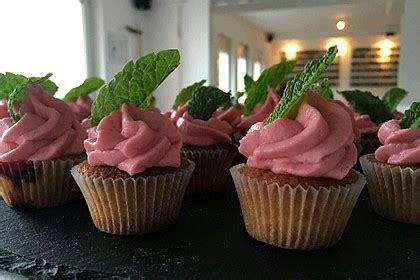 Himbeer Joghurt Cupcakes Mit Himbeer Frosting Von Ajaj Logicstiks