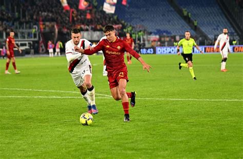 Roma Genoa A Fine Gara Invasione Di Campo Di Un Bambino Dybala Gli