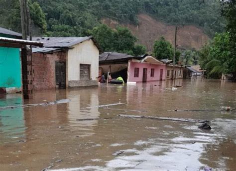 Lluvias Ponen En Riesgo A Maestros Y Estudiantes En Tipuani Mapiri Y