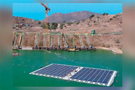 La primera planta solar flotante en el mundo sobre un depósito de