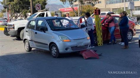 Adulta Mayor Se Pasa El Alto Y Provoca Accidente En Saltillo