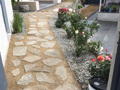 Natural Stone walkway - Ed's Landscaping