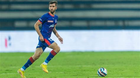 Transfer Wrap Kerala Blasters Fc Sign Farooq Givson Joins Chennaiyin