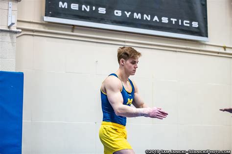 Vault Um Men S Gymnastics Vs Uic 3 30 19 Sjanickiphoto