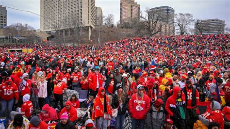 Photos compare Chiefs 2023, 2020 Super Bowl victory parades | Kansas ...