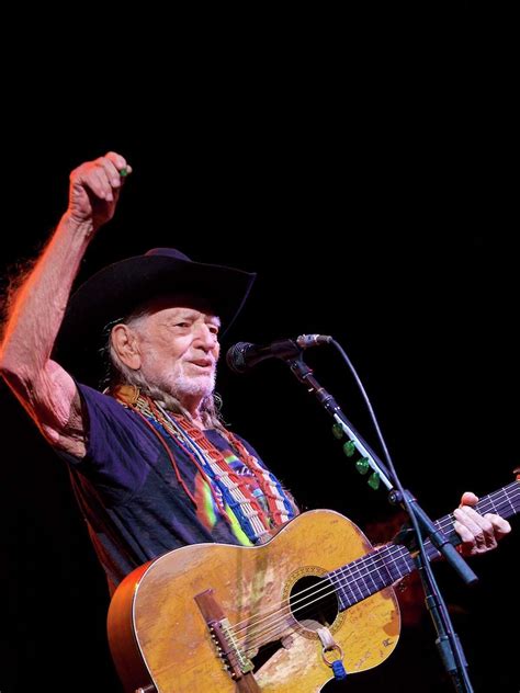 Willie Nelson's guitar 'Trigger' subject of Rolling Stone documentary