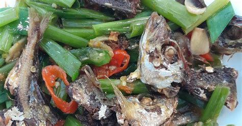 Resep Tumis Ikan Asin Bunga Bawang Oleh Fatimah Intan Cookpad