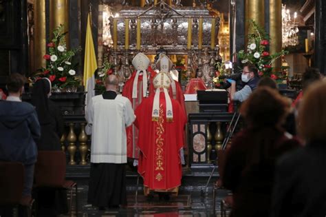 Msza św pod przewodnictwem ks kard Stanisława Dziwisza w Katedrze na