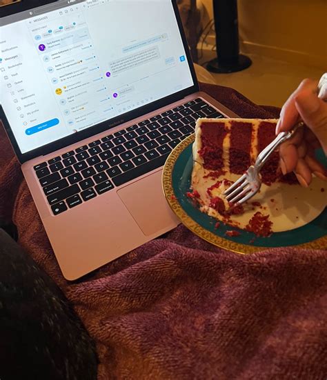 Ally Lotti on Twitter: "im bored, who’s up wifff me it’s 4:44 🤍 hmmmm