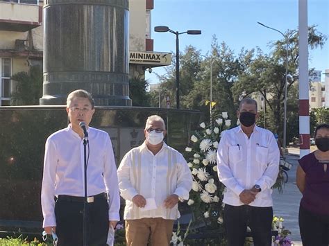 Embajador Ma Hui depositó ofrenda floral en el Monumento a los Chinos