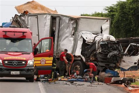 Acidente no Trecho Colisão envolvendo três carretas e um caminhão