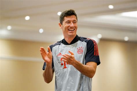 Piłkarz Roku UEFA Robert Lewandowski doceniony Światowe media Tak